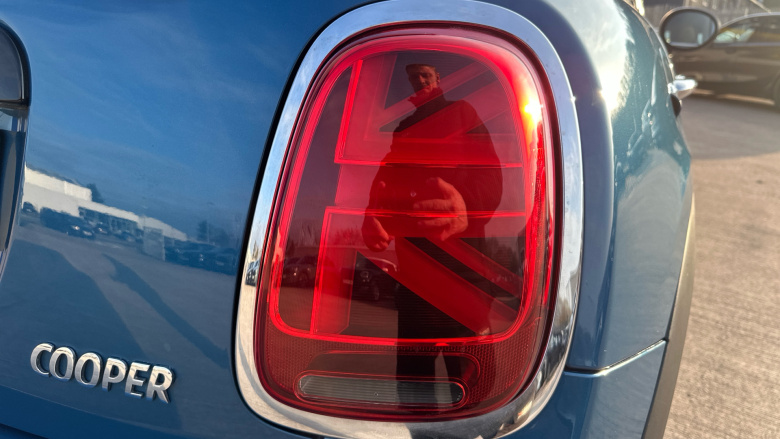 MINI Hatchback 1.5 Cooper Exclusive Premium 5dr Auto Petrol Hatchback